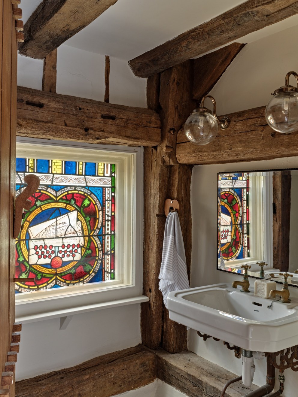 The New Forest Barn  | Cloakroom Loo | Interior Designers